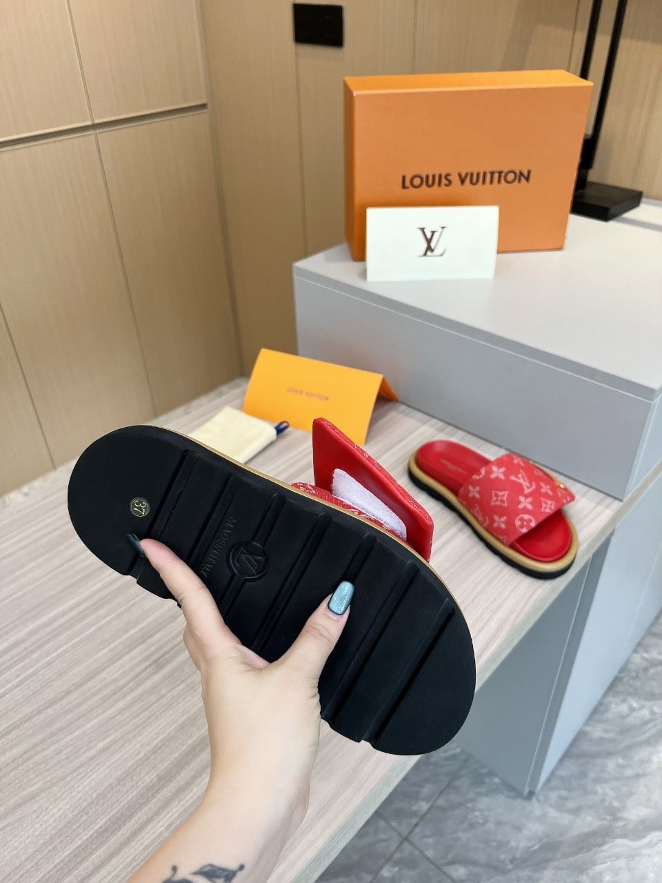 Louis Vuitton Slippers